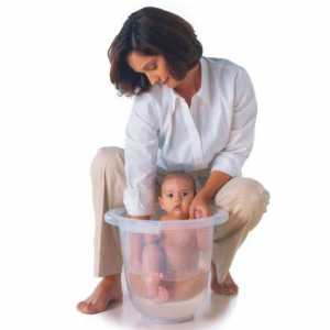 Pravilno kupanje novorođenčeta: pravila i preporuke roditeljima