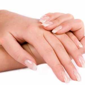 Uzdužne trake na noktima: uzroci i metode liječenja