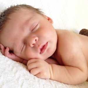 Razvoj djeteta: kad novorođenče počnu držati glavu