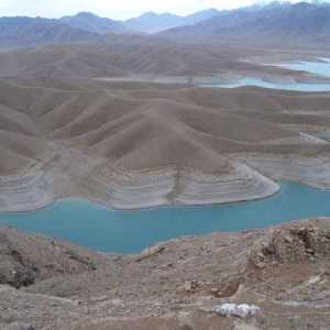 Rijeka Amu Darya je vodena arterija od pet država