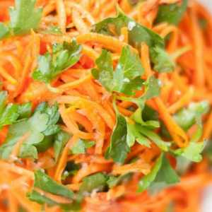 Salata `Chanterelle` s korejskim mrkvom. Opcije kuhanja