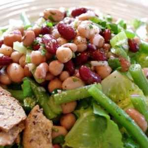 Salata s bubrezima i krutonom: recept s fotografijom. Salate s bijelim i crvenim konzerviranim…