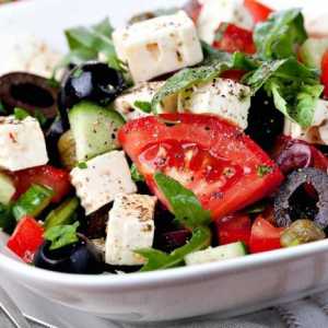 Salate s sirom: recepti s fotografijama