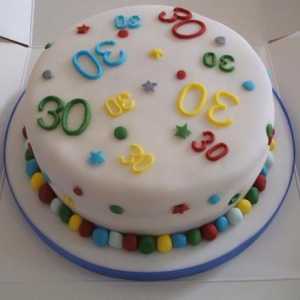 Torta za 30 godina muškarac - kreativni dar s likom rođendana