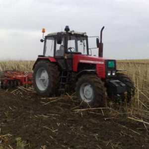 Traktor `Belarus-1221`: Uređaj, specifikacije, opis i recenzije