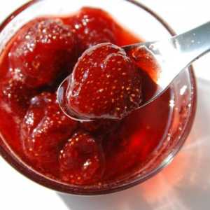 Džem od jagoda s cijelim plodovima: recepti