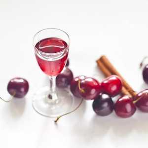 Tinktura od trešnje na votki: recepti za ukusno i bezalkoholno piće