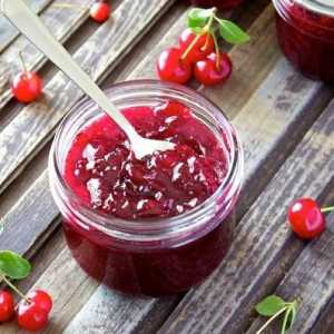 Cherry jam s kostima: recept za klasik i njegove varijacije