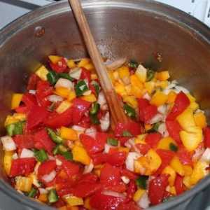 Ukusna domaća priprema: začin za zimu od rajčice i drugih povrća