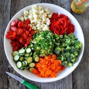 Ukusna salata od sirovih povrća. Kuhanje recepata