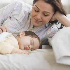 Novorođenče se zadrhti u snu: zašto i što učiniti?
