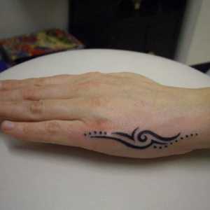 Ženske tetovaže na ruku: male tetovaže `za sebe `i velike veličine rukava - što je bolje…